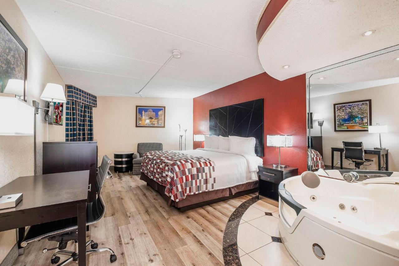 Red Roof Inn & Suites Мейкон Экстерьер фото