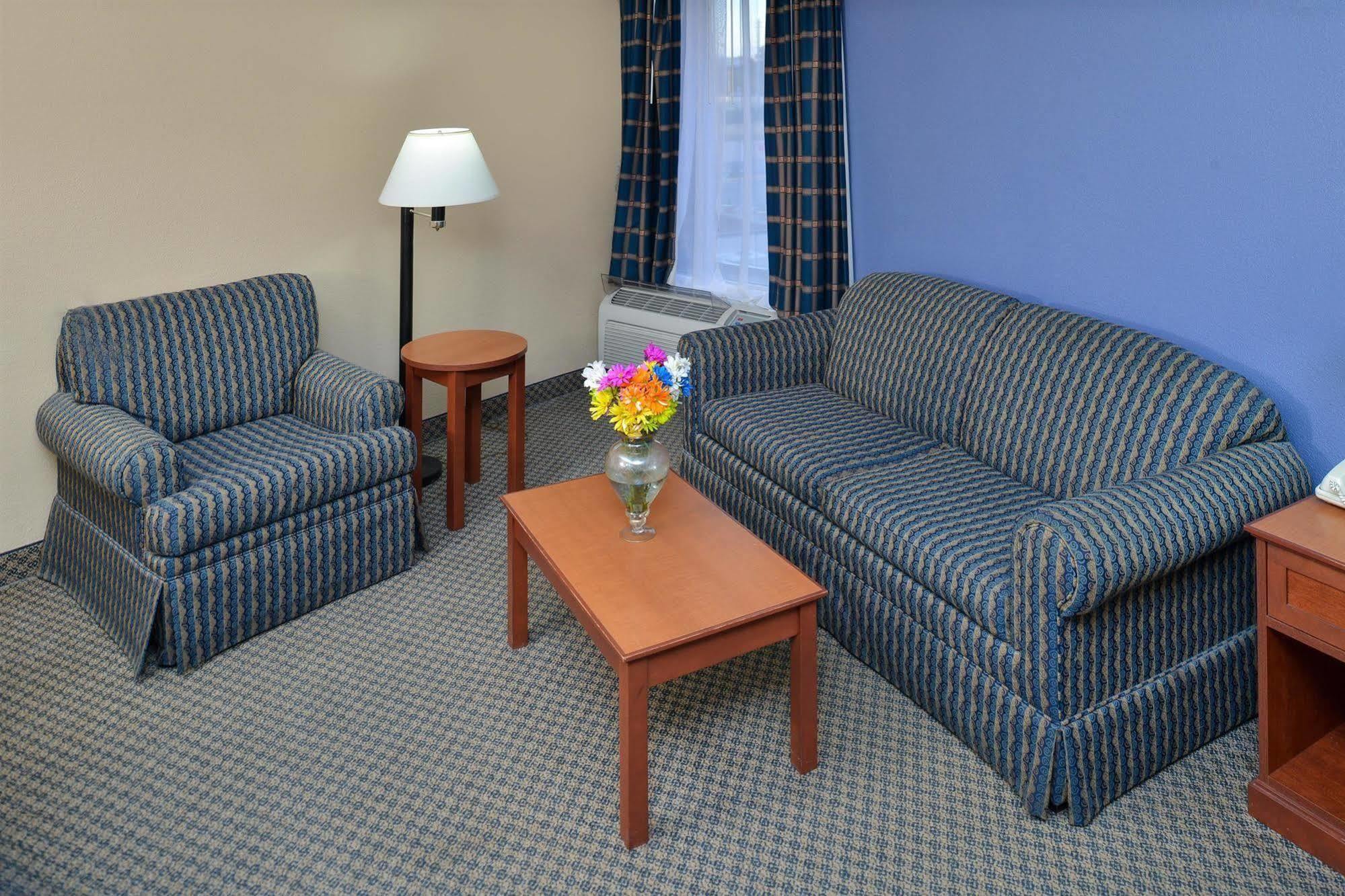 Red Roof Inn & Suites Мейкон Экстерьер фото