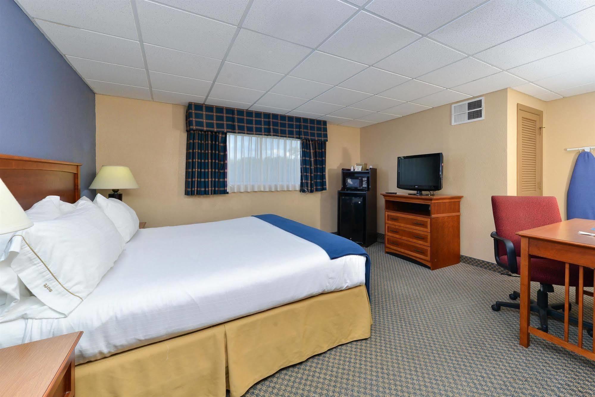 Red Roof Inn & Suites Мейкон Экстерьер фото